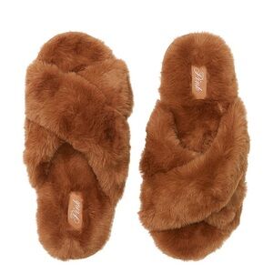 NWT PINK Victoria’s Secret  FAUX FUR SLIPPERS